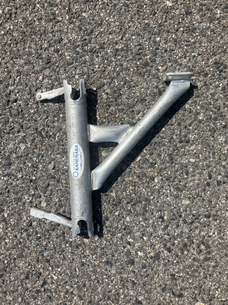 先端くさびブラケット